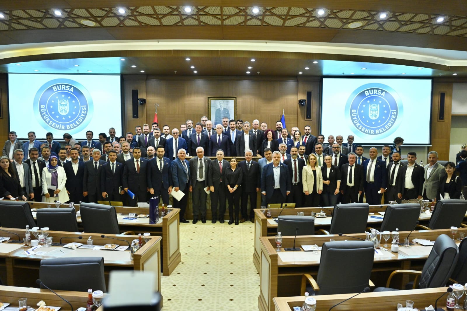 Başkan Bozbey Türkçe Tabela Ve Su İndirimi İlk İşimiz