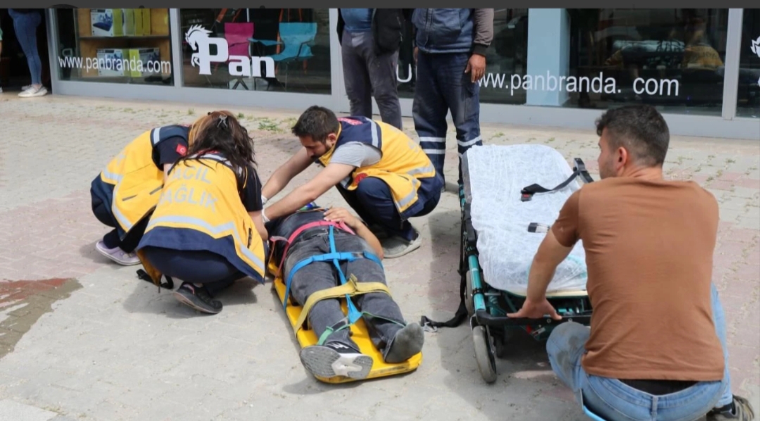 Başıboş köpekten kaçarken az daha canından oluyordu