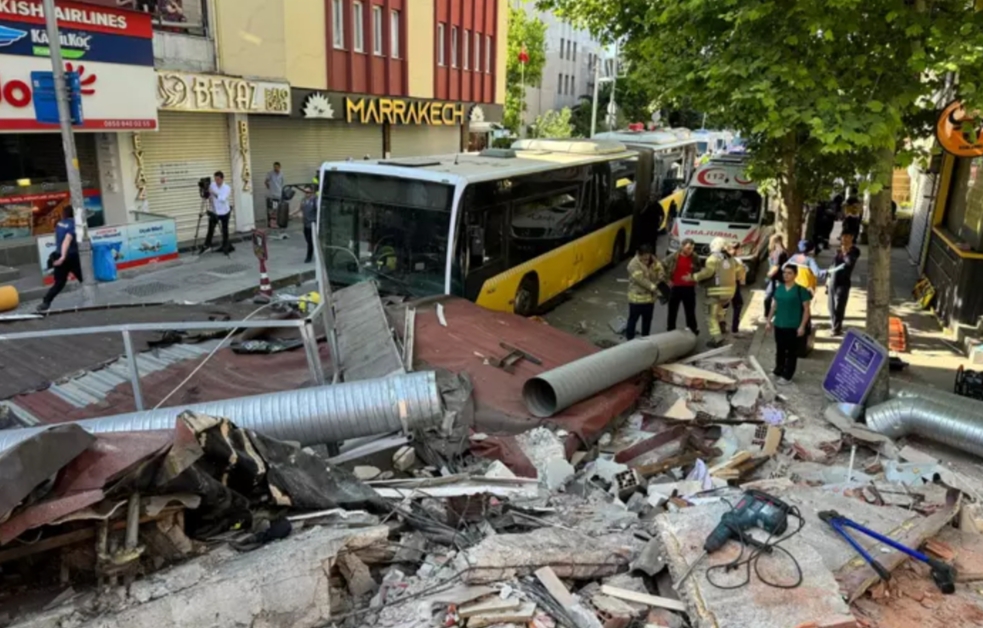 Küçükçekmece’de bina çöktü Enkaz altında kalanlar var