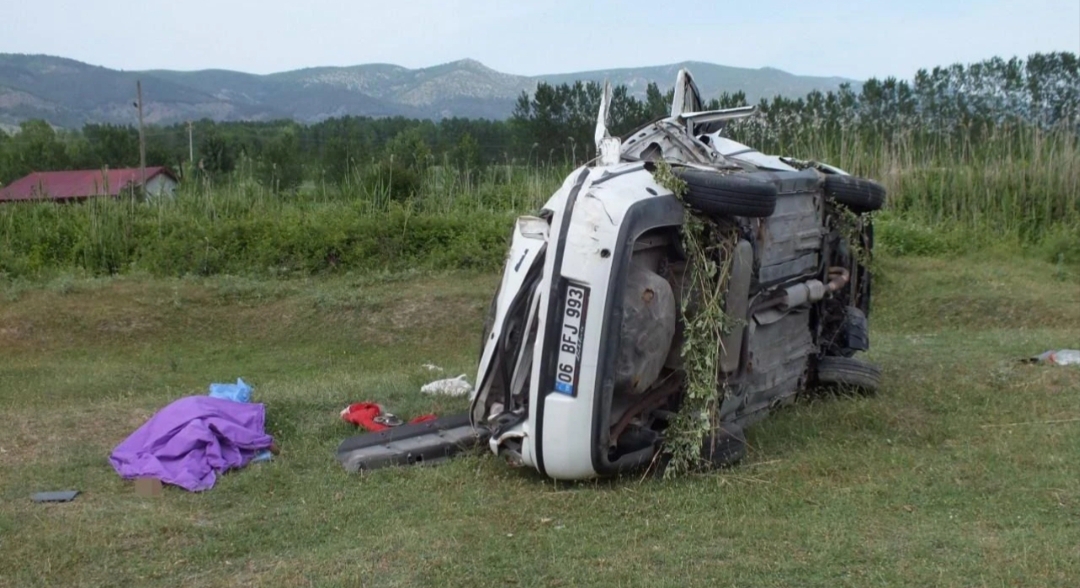 Tokat’ta otomobil şarampole uçtu 3 kişi ölü 3 yaralı