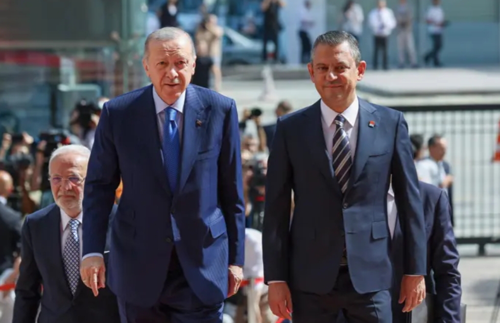 Özgür Özel’den bayram telefonu… Başkan Erdoğan ile bayramlaştı