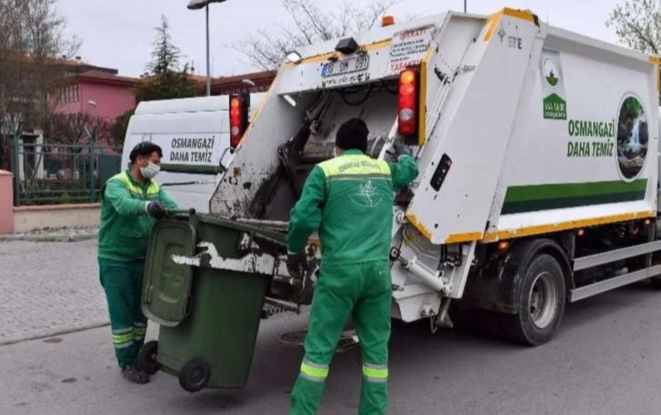 Bursa’da bayram bahşişi isteyen çöpçüler vatandaşı kızdırdı Hangi kanunda yazıyor?