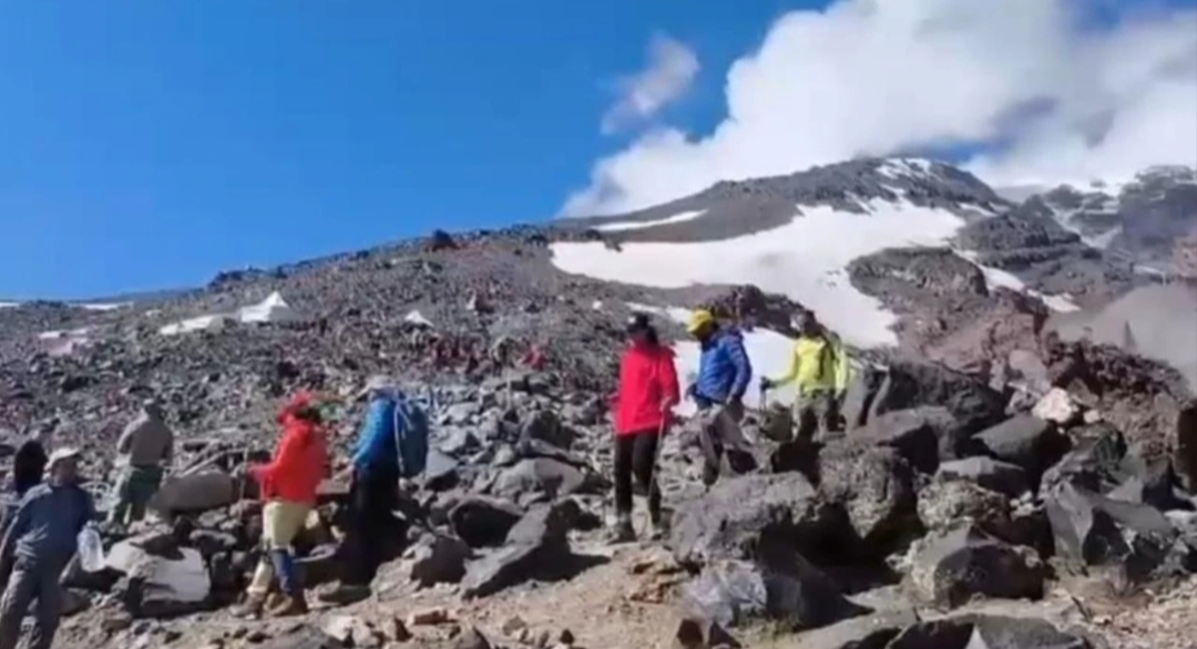 Ağrı Dağı'nda tırmanış yaparken