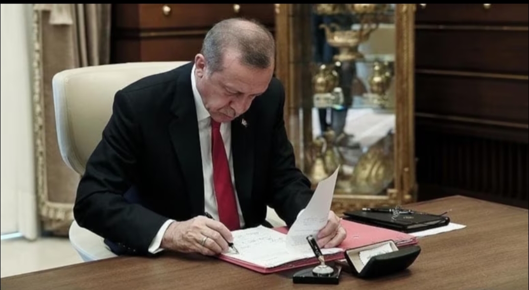 Erdoğan imzaladı: O isimler gece yarısı görevden alındı