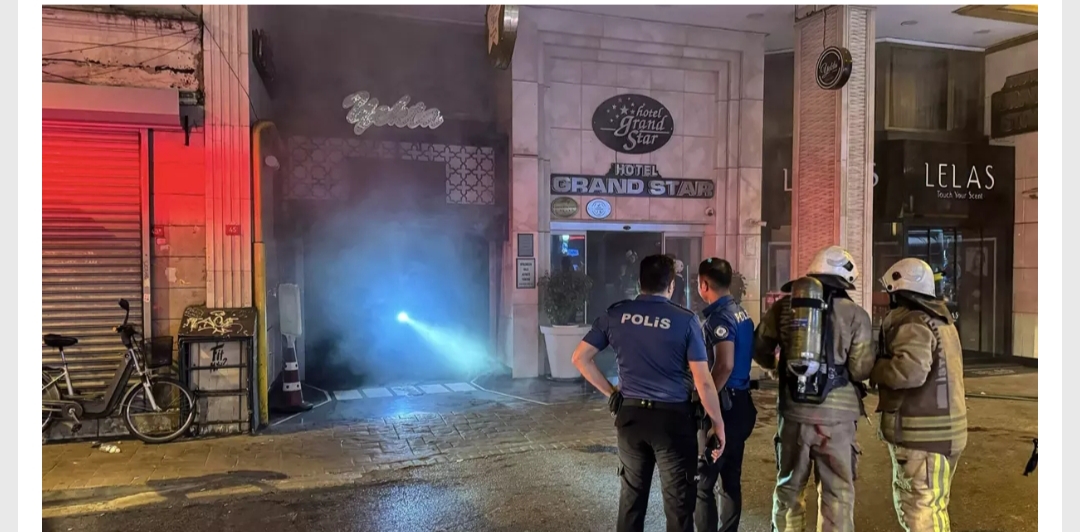 Beyoğlu’nda 9 katlı otelde yangın