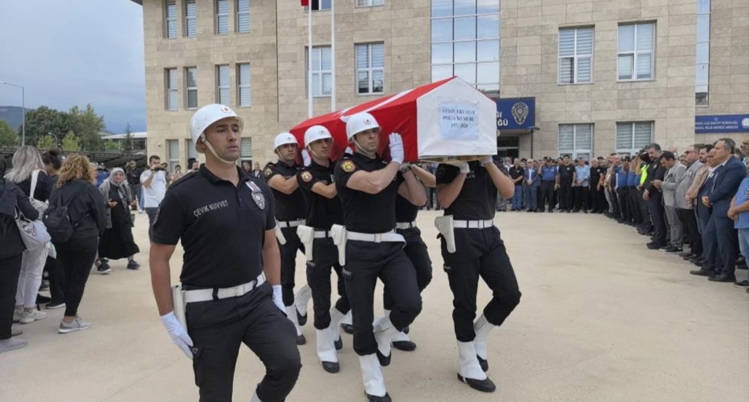 Bursa’nın İnegöl İlçesinde Amansız Hastalığa Yenik Düşen Emekli Polis Son Yolculuğuna Uğurlandı 🇹🇷