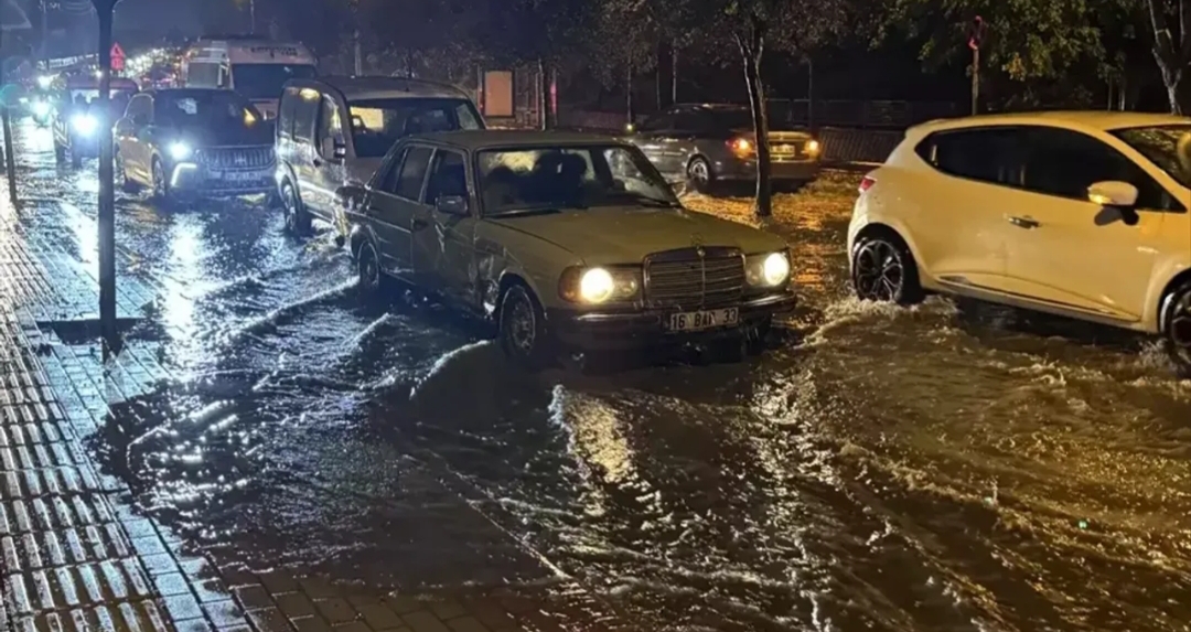 Bursa'da etkili olan sağanak