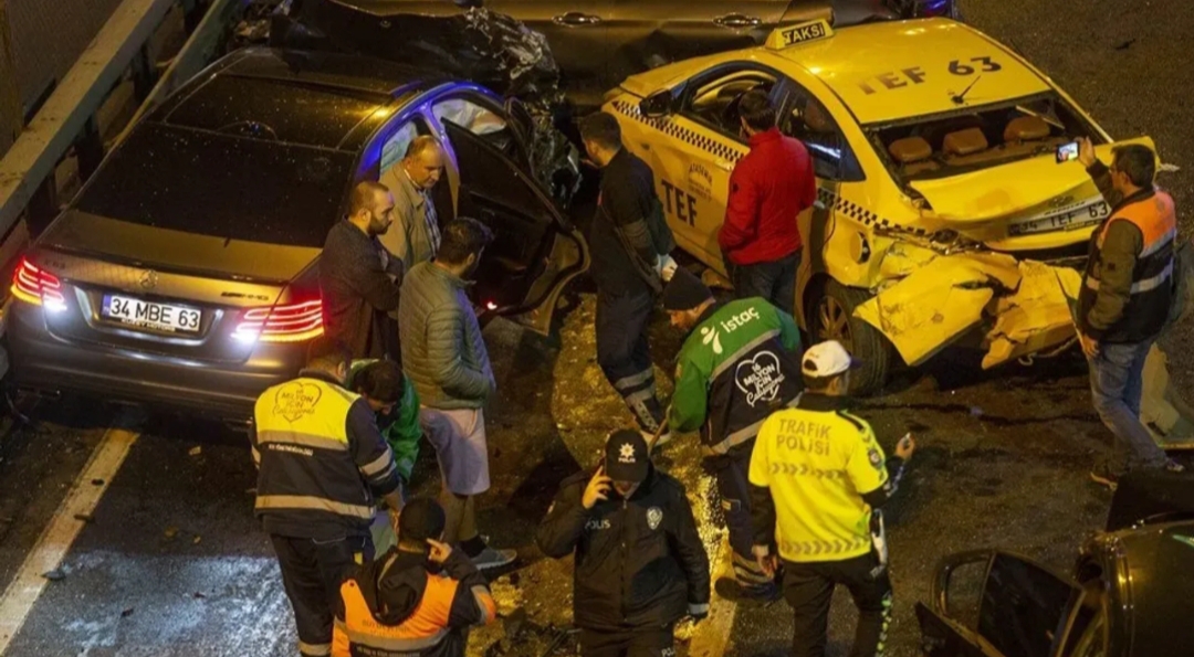 Düzce’de Zincirleme Trafik Kazası 8 Yaralı