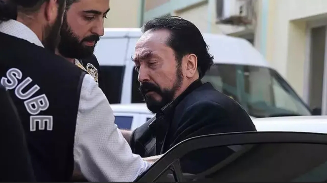 Adnan Oktar örgütüyle irtibatlı olduğu iddiasıyla 4 hakim ve savcının yargılanmasına başlandı