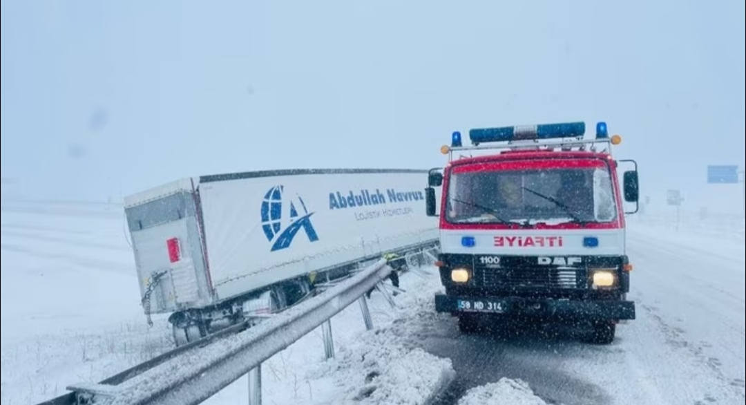 Şarkışla ilçesinde yoğun kar