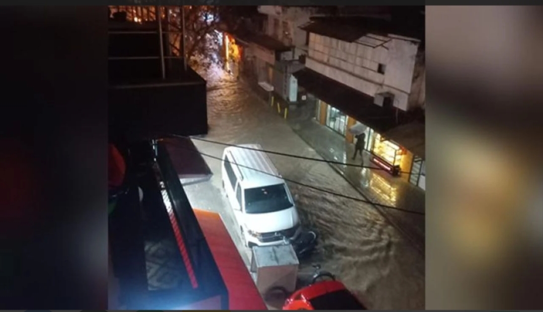 İzmir'in Dikili ilçesinde sağanak