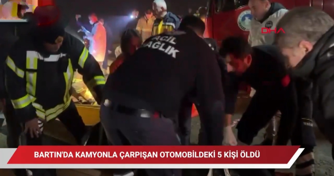 Bartın’da feci kaza! Kamyonla otomobil çarpıştı: 5 ölü