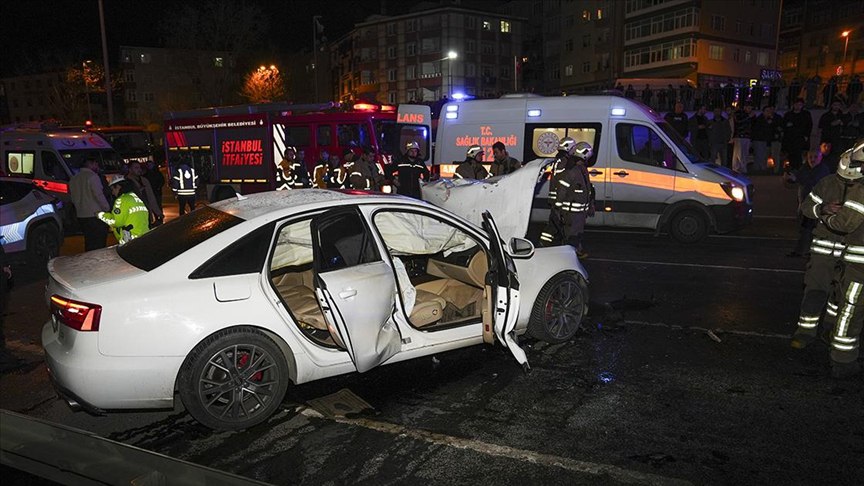 İstanbul'un Esenler ilçesinde meydana gelen zincirleme trafik kazasında 1 kişi